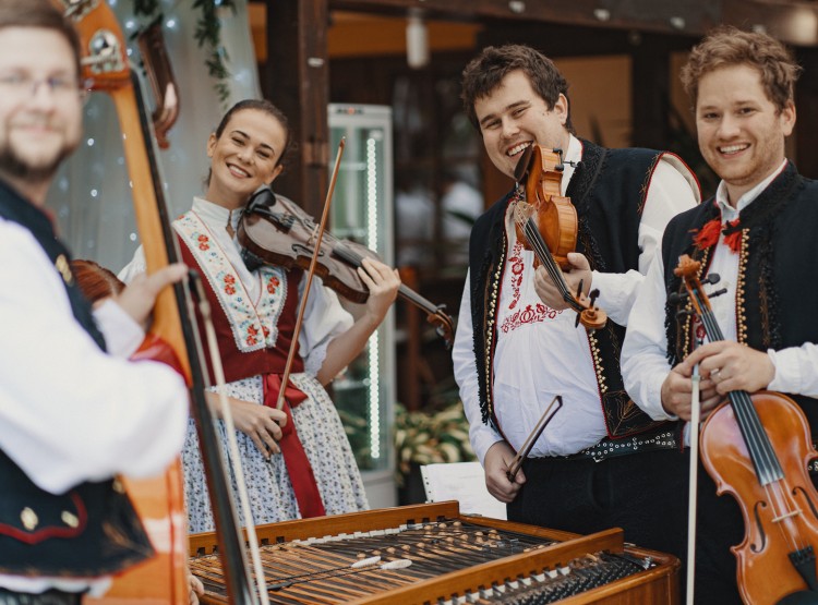 Pozvánka na vystoupení cimbálové muziky Rováš