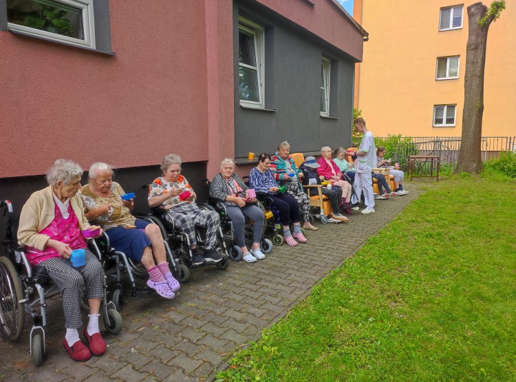 Smažení vaječiny v Centru sociálních služeb Domus