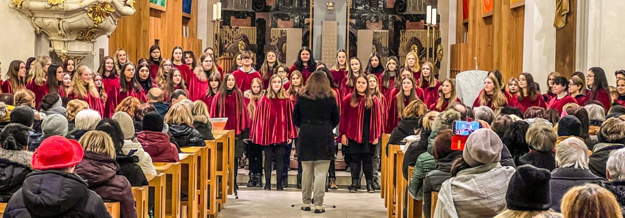 Novoroční koncert sboru Carmína na podporu Domácího hospice Ledax už se chystá