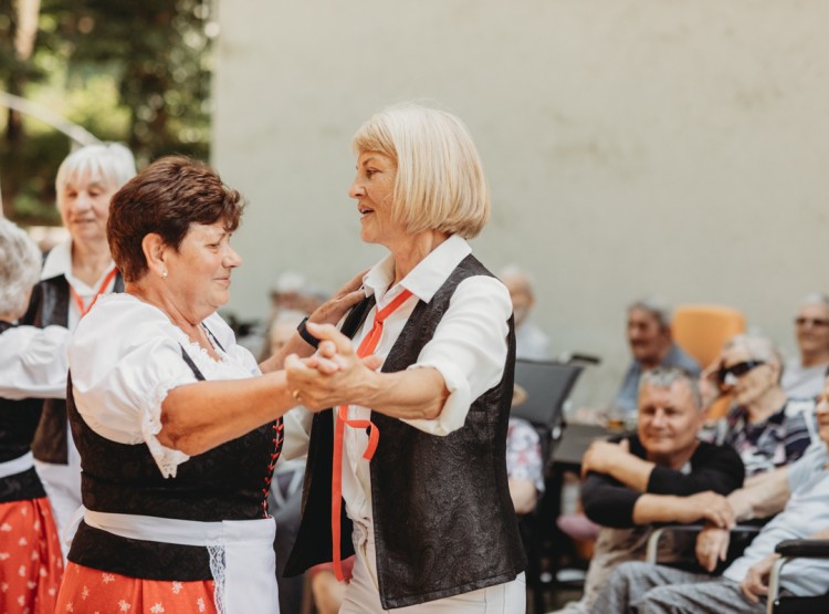 Zahradní slavnost v Centru sociálních služeb Emausy