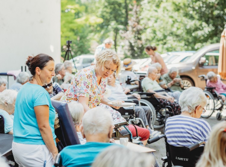 Zahradní slavnost v Centru sociálních služeb Emausy