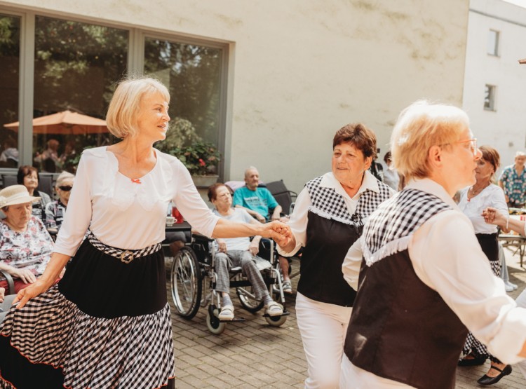 Zahradní slavnost v Centru sociálních služeb Emausy