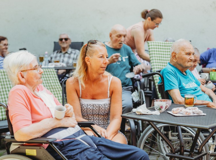 Zahradní slavnost v Centru sociálních služeb Emausy