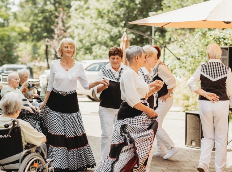 Zahradní slavnost v Centru sociálních služeb Emausy