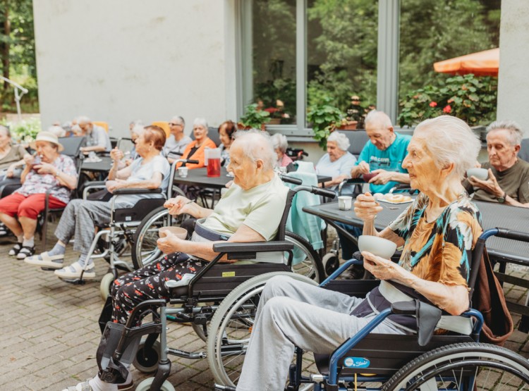 Zahradní slavnost v Centru sociálních služeb Emausy