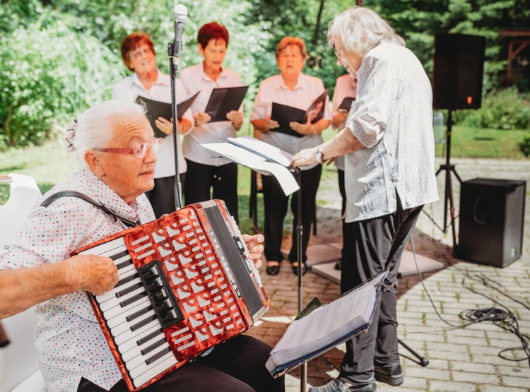 Zahradní slavnost v Centru sociálních služeb Emausy