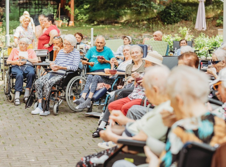 Zahradní slavnost v Centru sociálních služeb Emausy