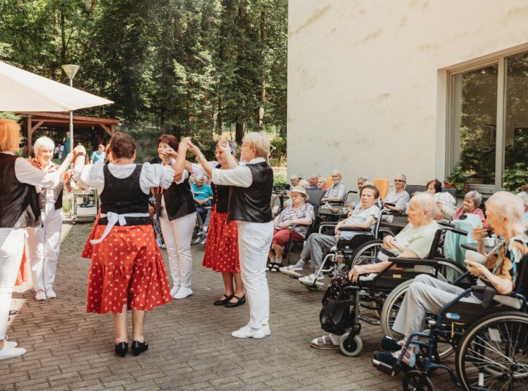 Zahradní slavnost v Centru sociálních služeb Emausy