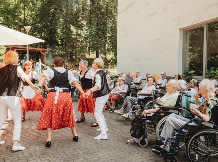 Zahradní slavnost v Centru sociálních služeb Emausy