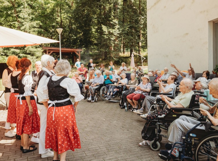 Zahradní slavnost v Centru sociálních služeb Emausy