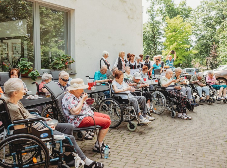 Zahradní slavnost v Centru sociálních služeb Emausy