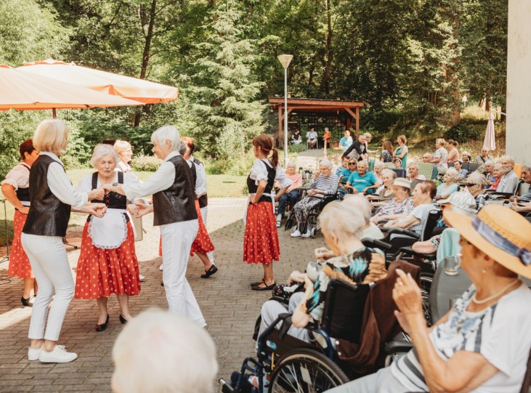 Zahradní slavnost v Centru sociálních služeb Emausy