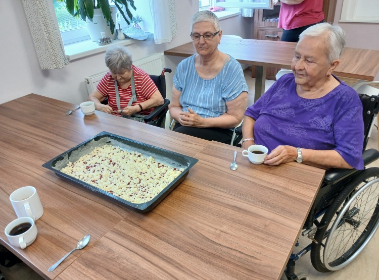 Pečení v Centru sociálních služeb Emausy