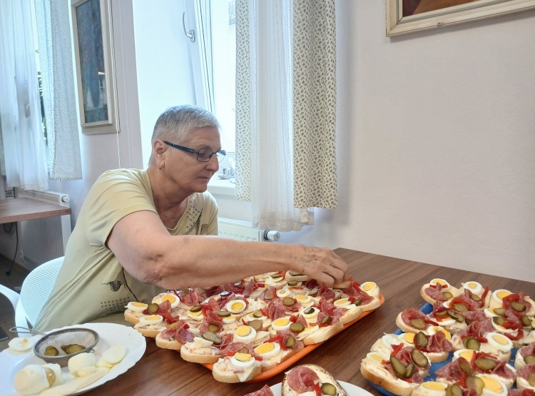 Narozeninová oslava paní Hany Šalkové v Centru sociálních služeb Emausy