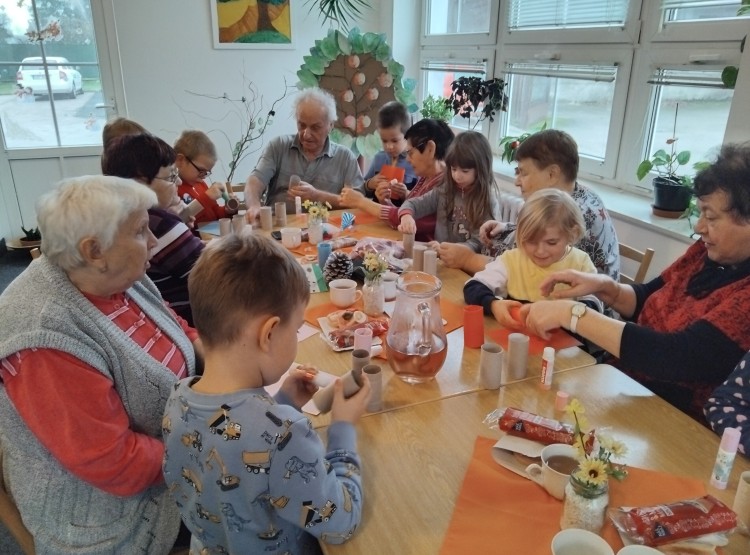 Návštěva dětí z mateřské školy v DPS Studená