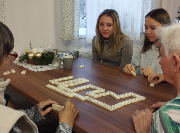 Návštěva studentů Česko-anglického gymnázia v Centru sociálních služeb Emausy