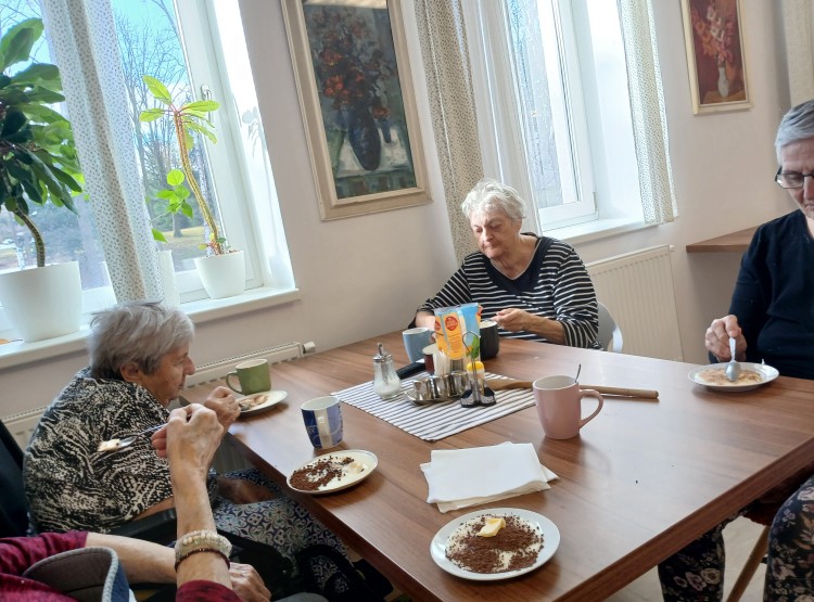 Jak jsme v Centru sociálních služeb Emausy vařili krupičnou kaši