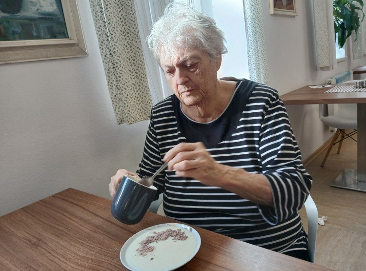 Jak jsme v Centru sociálních služeb Emausy vařili krupičnou kaši