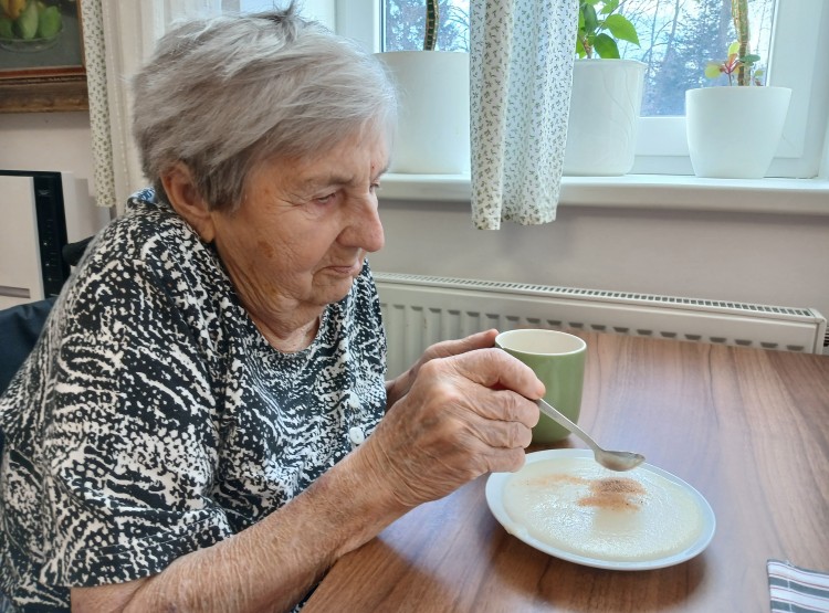 Jak jsme v Centru sociálních služeb Emausy vařili krupičnou kaši