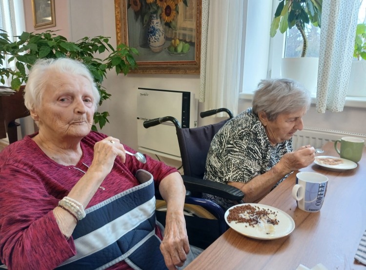 Jak jsme v Centru sociálních služeb Emausy vařili krupičnou kaši