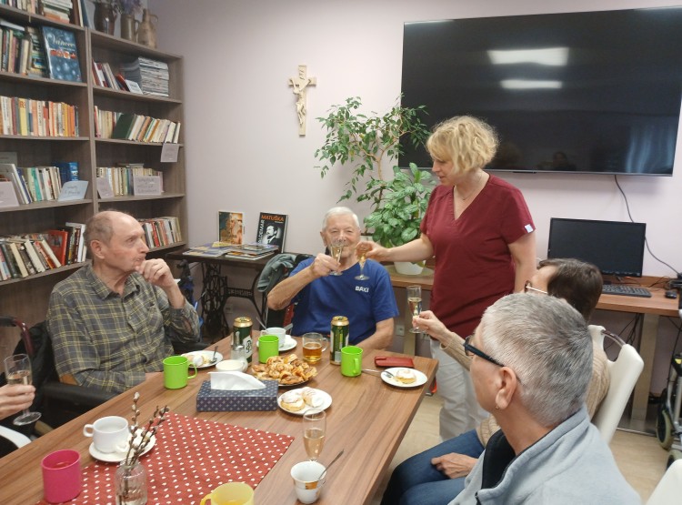 Narozeninová oslava pana Bedřicha Kadlečka v Centru sociálních služeb Emausy