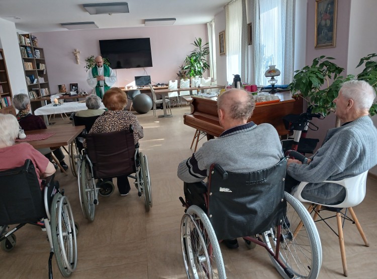 Bohoslužba v Centru sociálních služeb Emausy